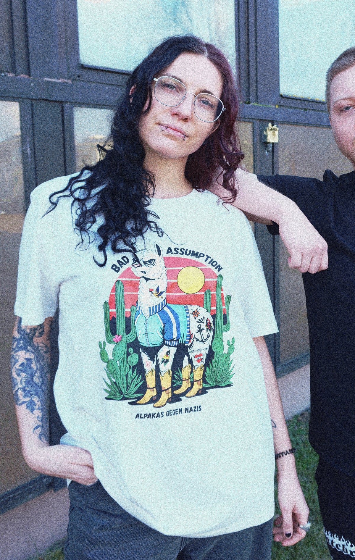 Bad Assumption - Alpakas gegen Nazis Shirt 2.0