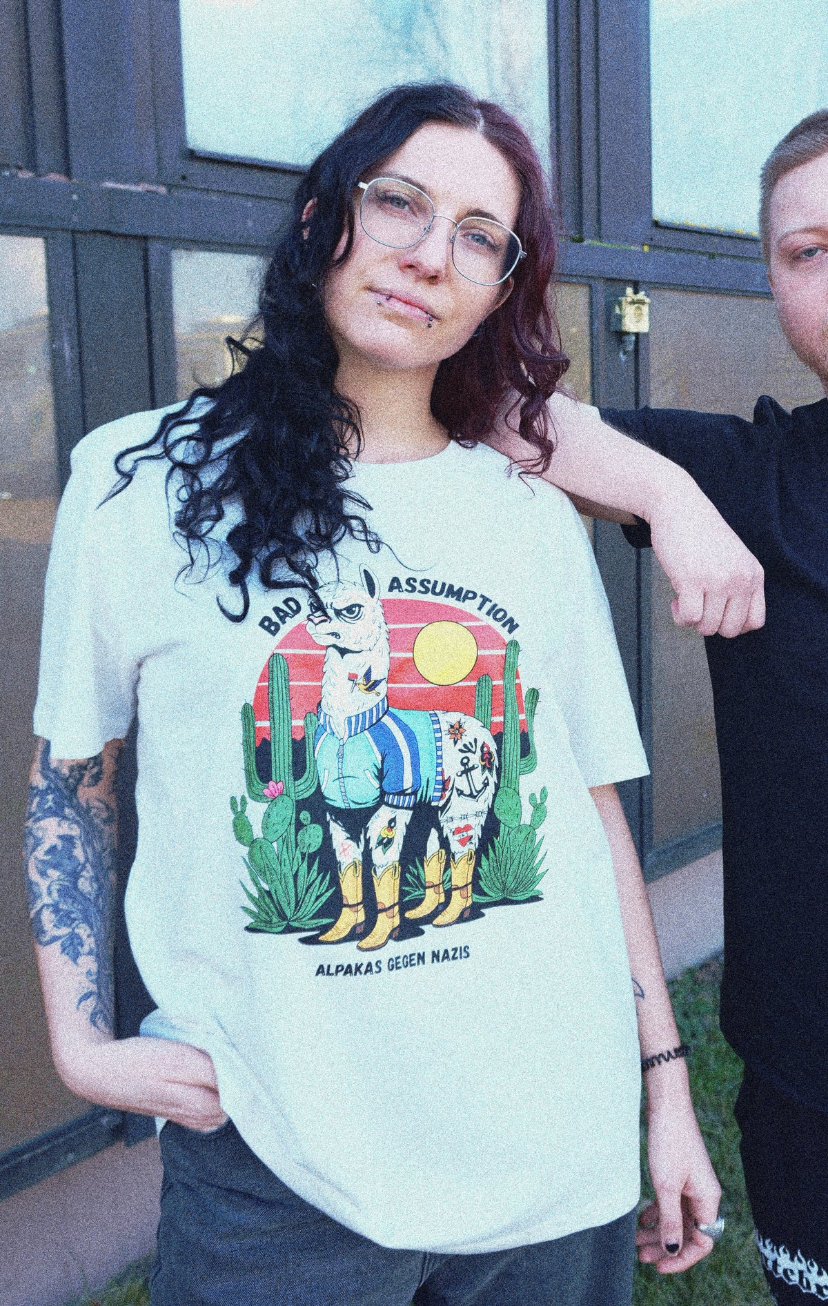 Bad Assumption - Alpakas gg Nazis Shirt & Ticket-Bundle
