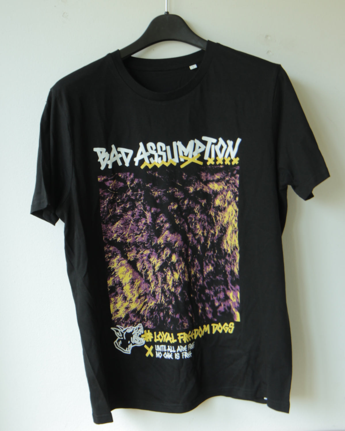 Bad Assumption - "Loyal Freedom Dogs" Shirt - tailliert