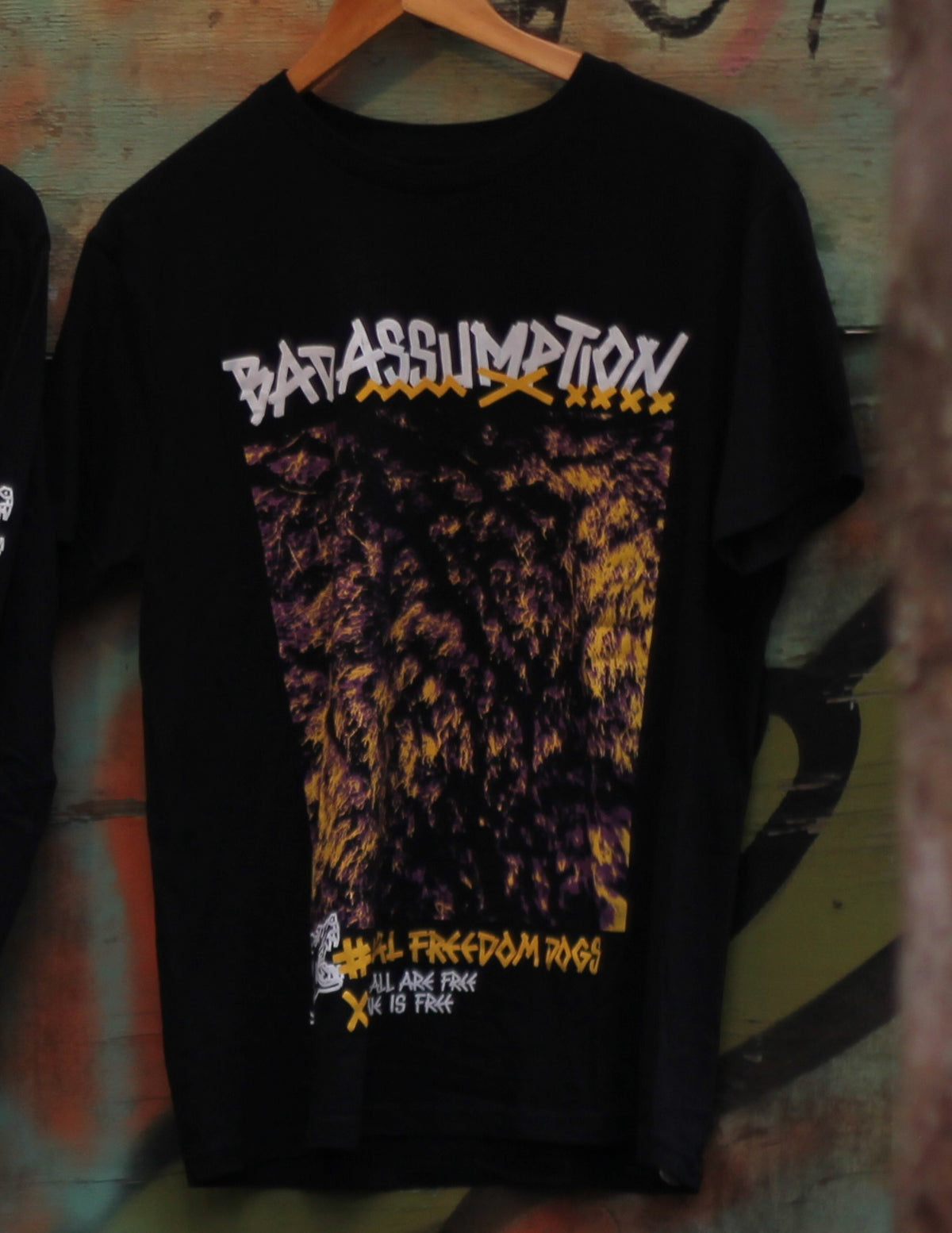 Bad Assumption - "Loyal Freedom Dogs" Shirt - tailliert